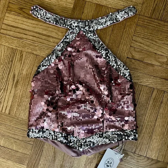 Cider NWT PINK SEQUIN HALTER NECKLINE CONTRASTING BINDING CROP TANK TOP - Medium - Picture 3 of 6